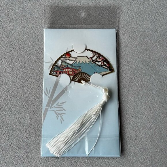 Fan Shaped Bookmark ~ Beautiful Japanese Scene ~ Brand New - Picture 3 of 7